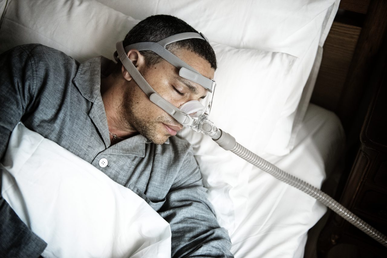 sick-man-wearing-an-oxygen-mask-2022-12-16-00-13-36-utc-1-1280x854.jpg