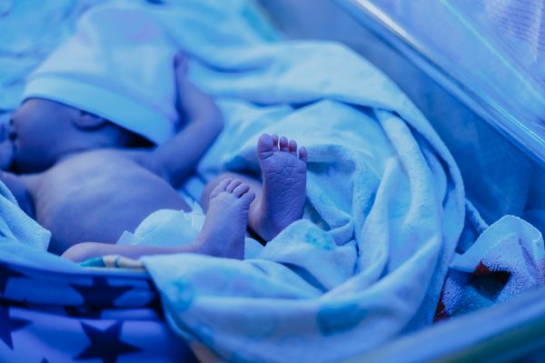 newborn-baby-lying-under-blue-lamp-because-of-bili-2021-09-02-07-57-35-utc-1.jpg
