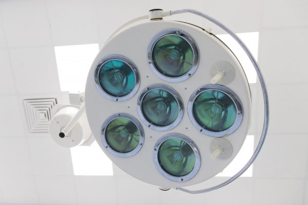 closeup-of-modern-medical-surgical-lamp-in-operati-2021-09-03-04-19-53-utc.jpg