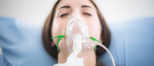 woman-patient-wearing-oxygen-mask-sleeping-on-hosp-2022-10-06-03-31-19-utc.jpg